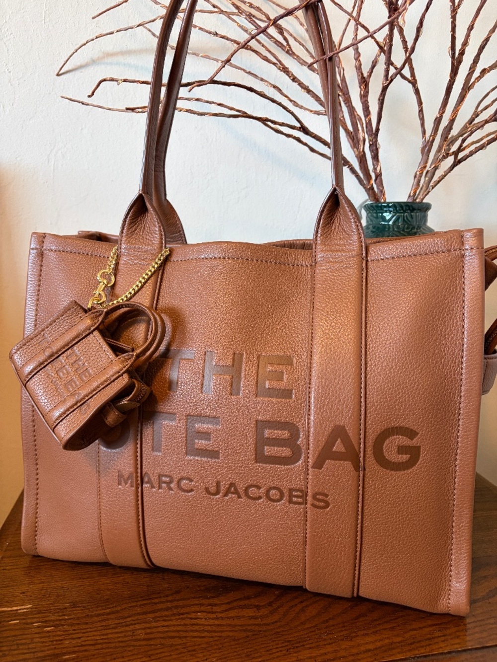 MARC JACOBS The Large Tote Bag Full Grain Pebbled Leather - Argan Oil